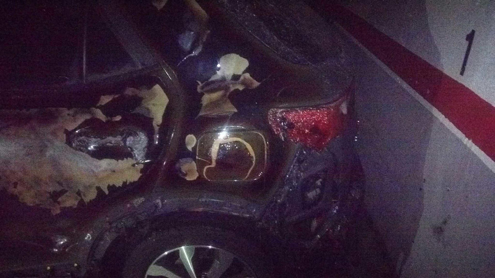 Daños del incendio en el garaje de la calle Ecuador. // Policía Local