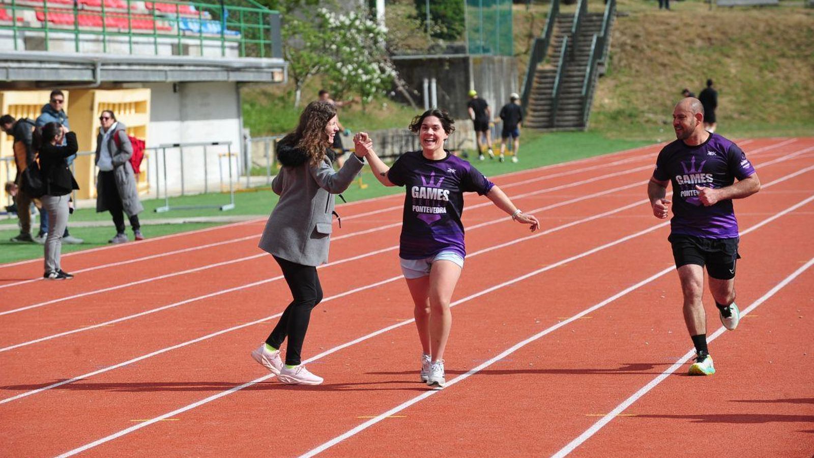 Saludo y sonrisa para continuar con la competición.
