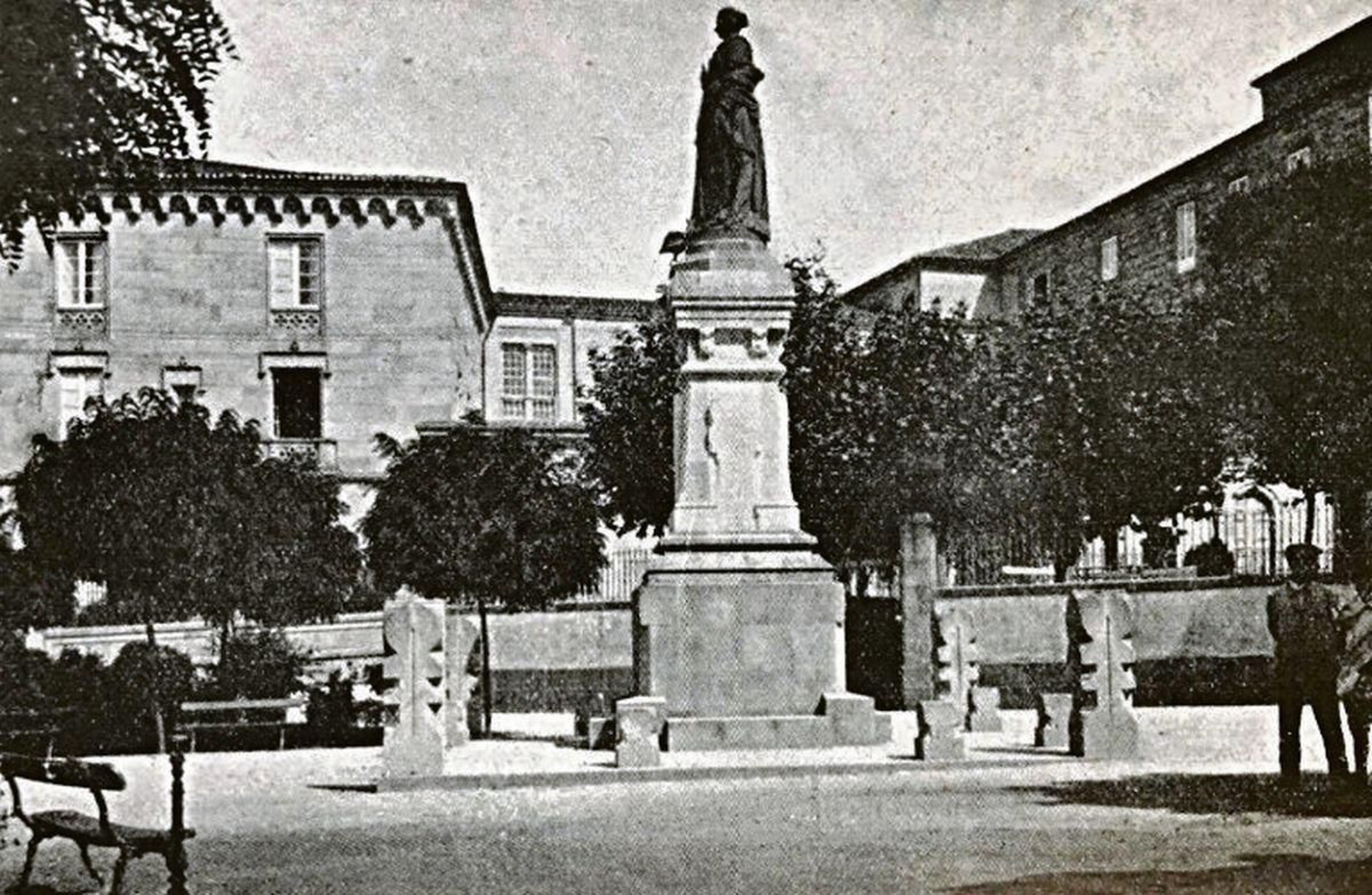 Estatua de Concepción Arenal. 1925.