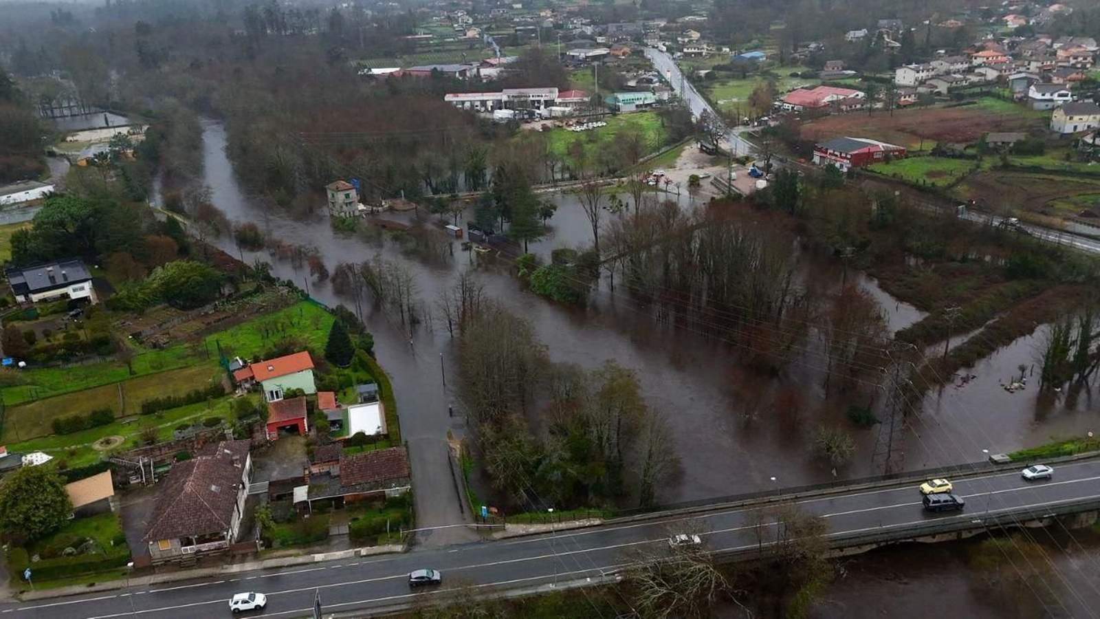 El desbordamiento del río Tea a su paso por Ponteareas.