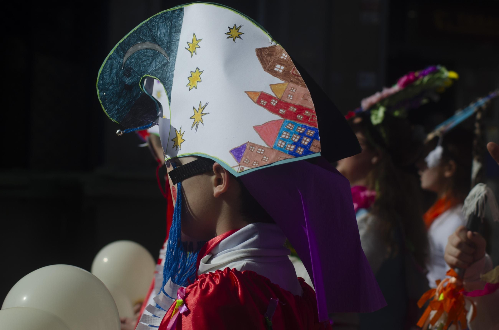 Los niños animan las calles de Ribadavia con el desfile escolar de Entroido