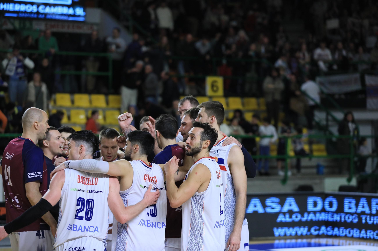 Galería | El Pazo, a reventar para el derbi COB-Obradoiro
