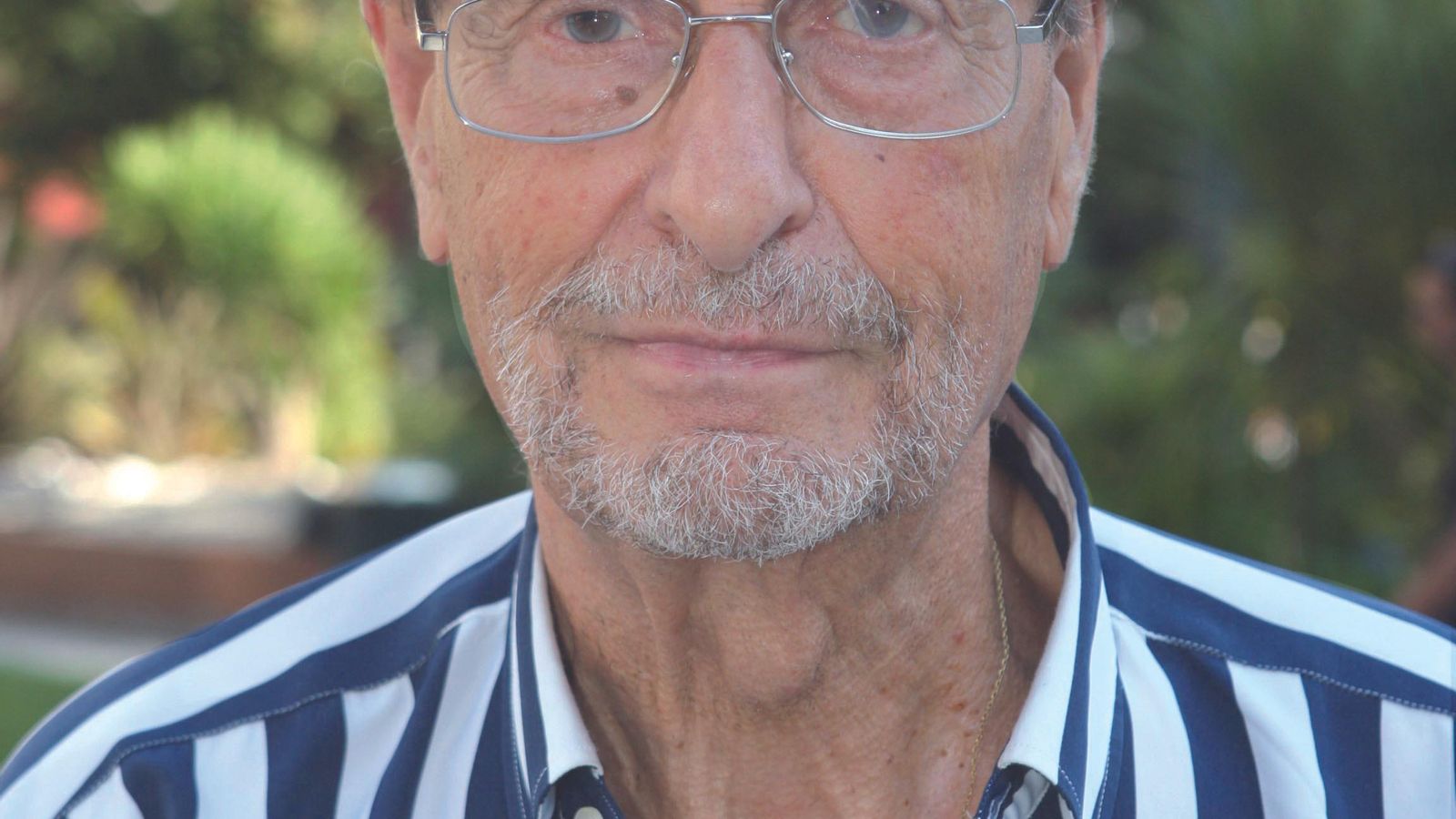 Lalo Vázquez Gil, cronista oficial de Vigo.- Vertical.