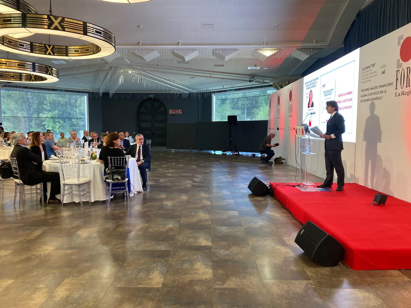 Galería | Numerosos invitados se dan cita en el Foro La Región para escuchar a Luciana Taft, consultora de AFI