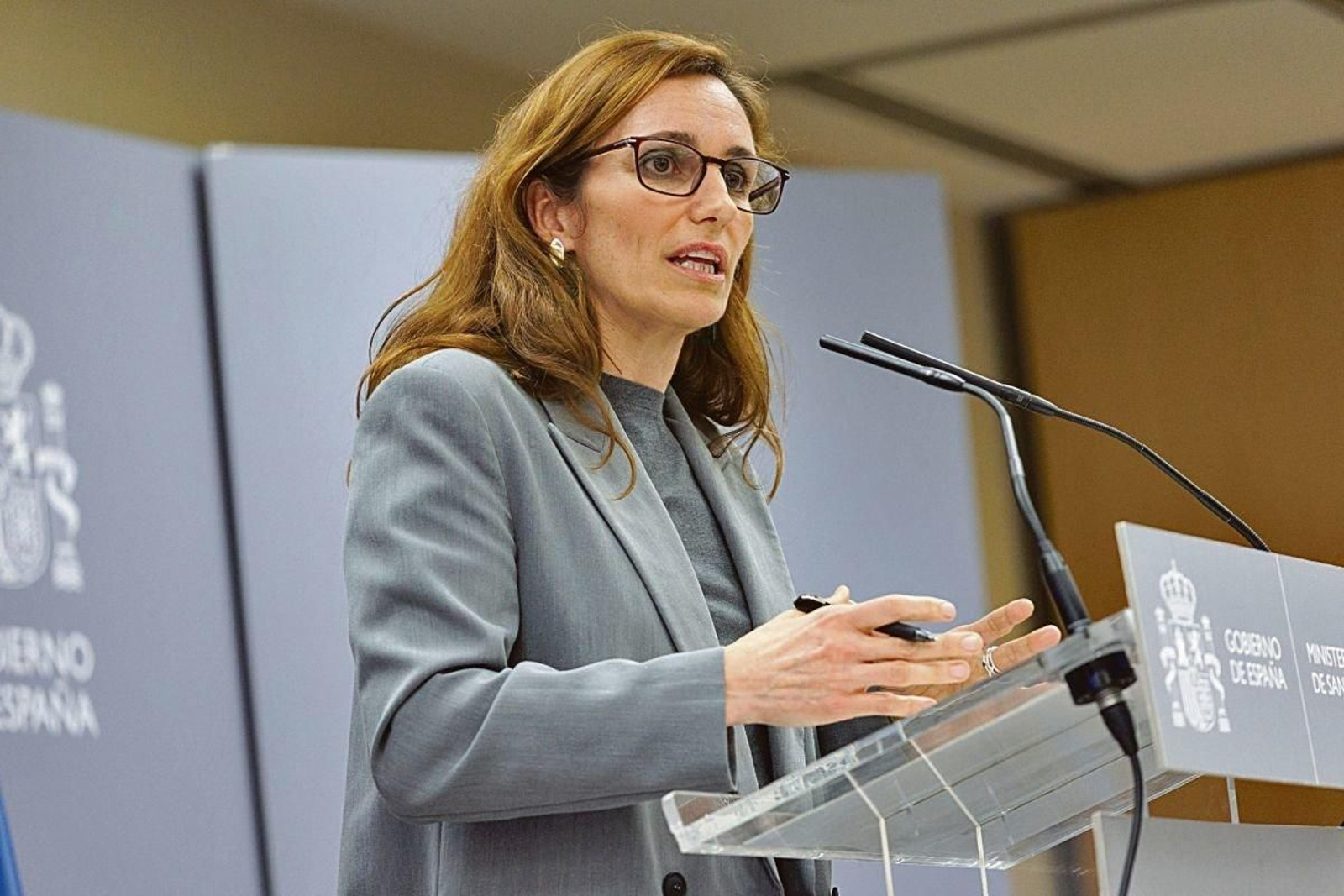 La ministra de Sanidad, Mónica Garcia, ofrece una rueda de prensa, en la sede del ministerio.