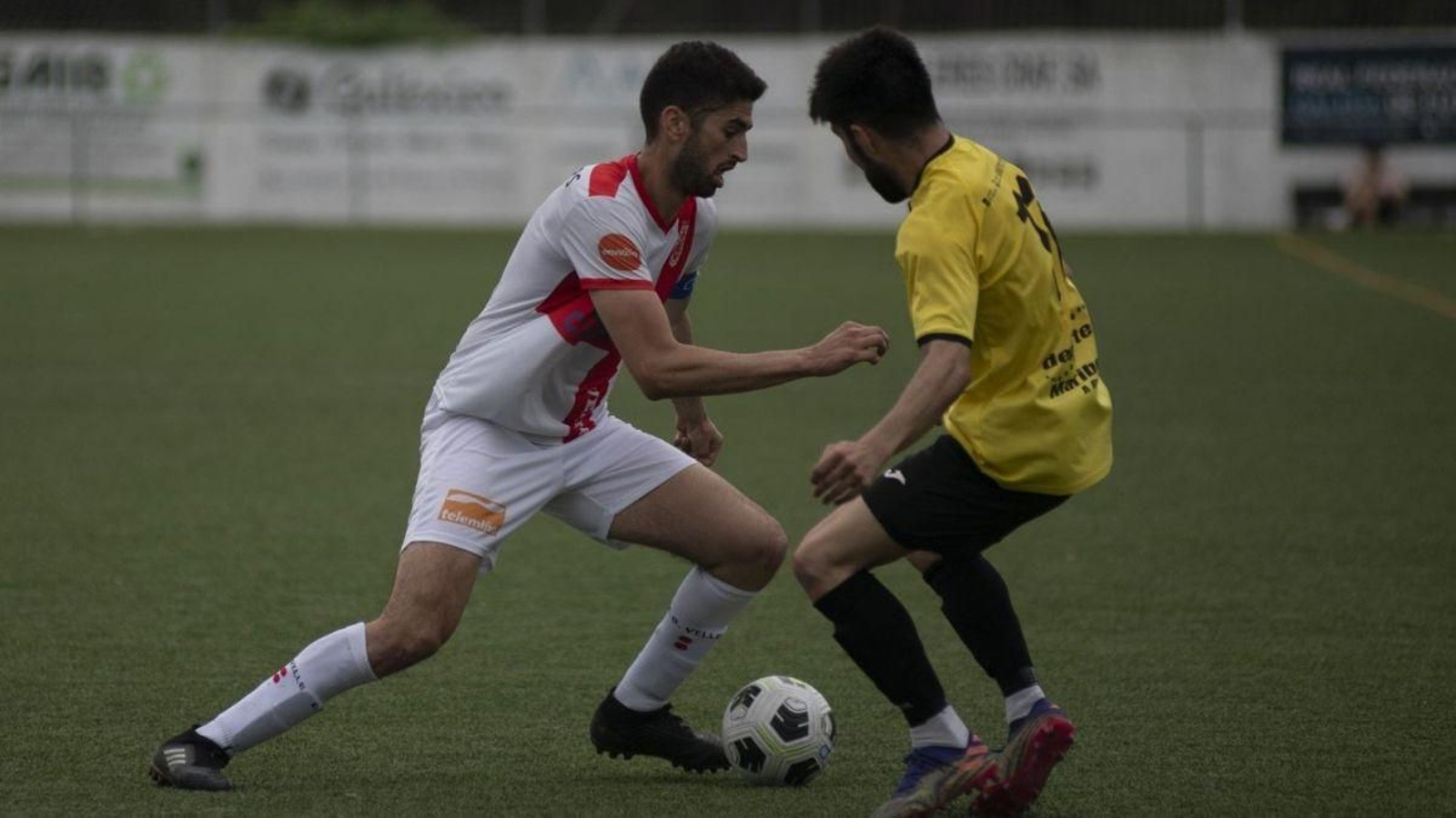 Martín Caneiro con el balón en su anterior etapa con el Velle.