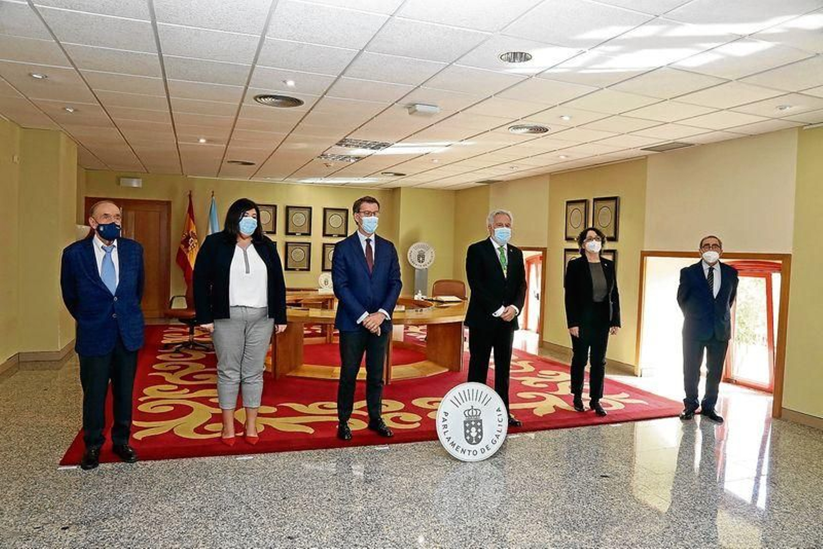 Carlos Mella, presidente da Fundación Castelao; Ana Patricia Torres, presidenta da Fundación Antón Losada Diéguez; Alberto Núñez Feijóo, presidente da Xunta; Miguel Santalices, presidente do Parlamento de Galicia; Celia Pereira, presidenta da Fundación Vicente Risco, e Juan Luis Saco, presidente da Fundación Otero Pedrayo.