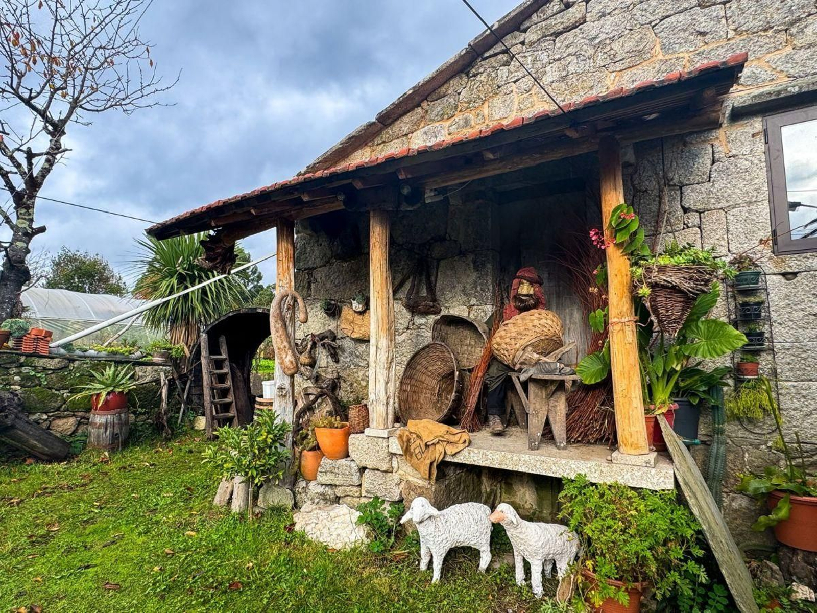 Decoracións artesanais para a época do Nadal en Boborás