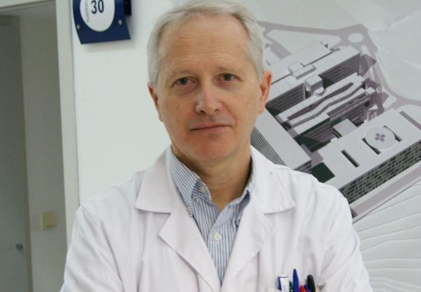 Manuel García, Jefe de la Unidad de Cirugía de Mama del CHUO.