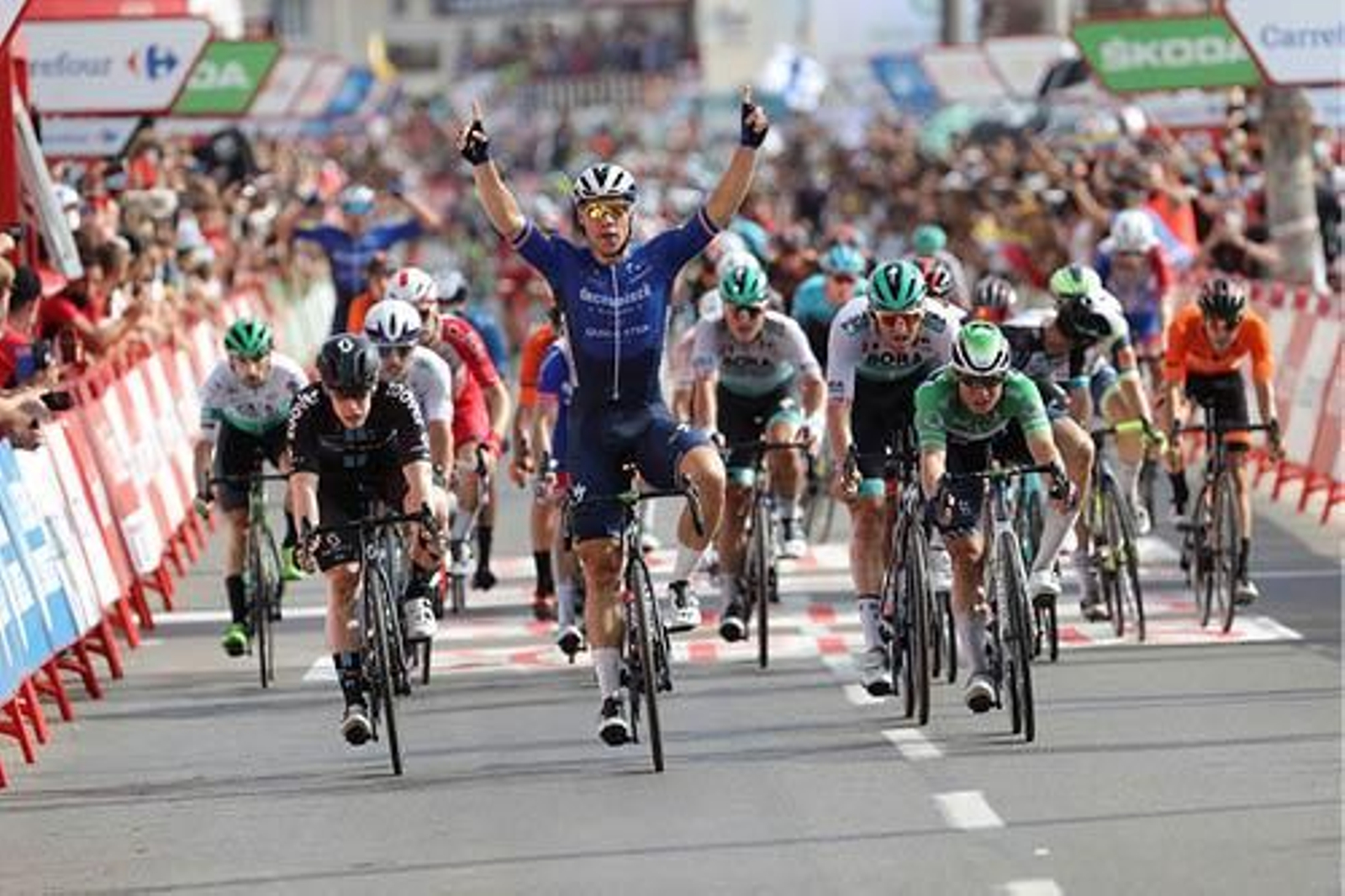 El holandés Fabio Jakobsen se impuso al sprint en La Manga.

EFE