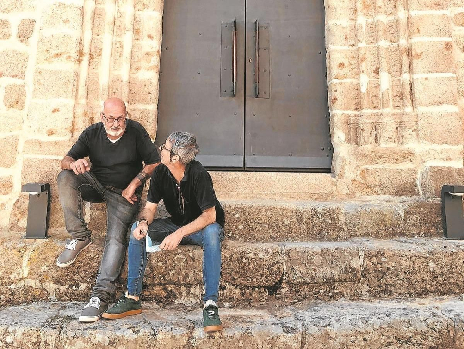 Os pintores Xosé Rivada e Fernando Barreira (á dereita).