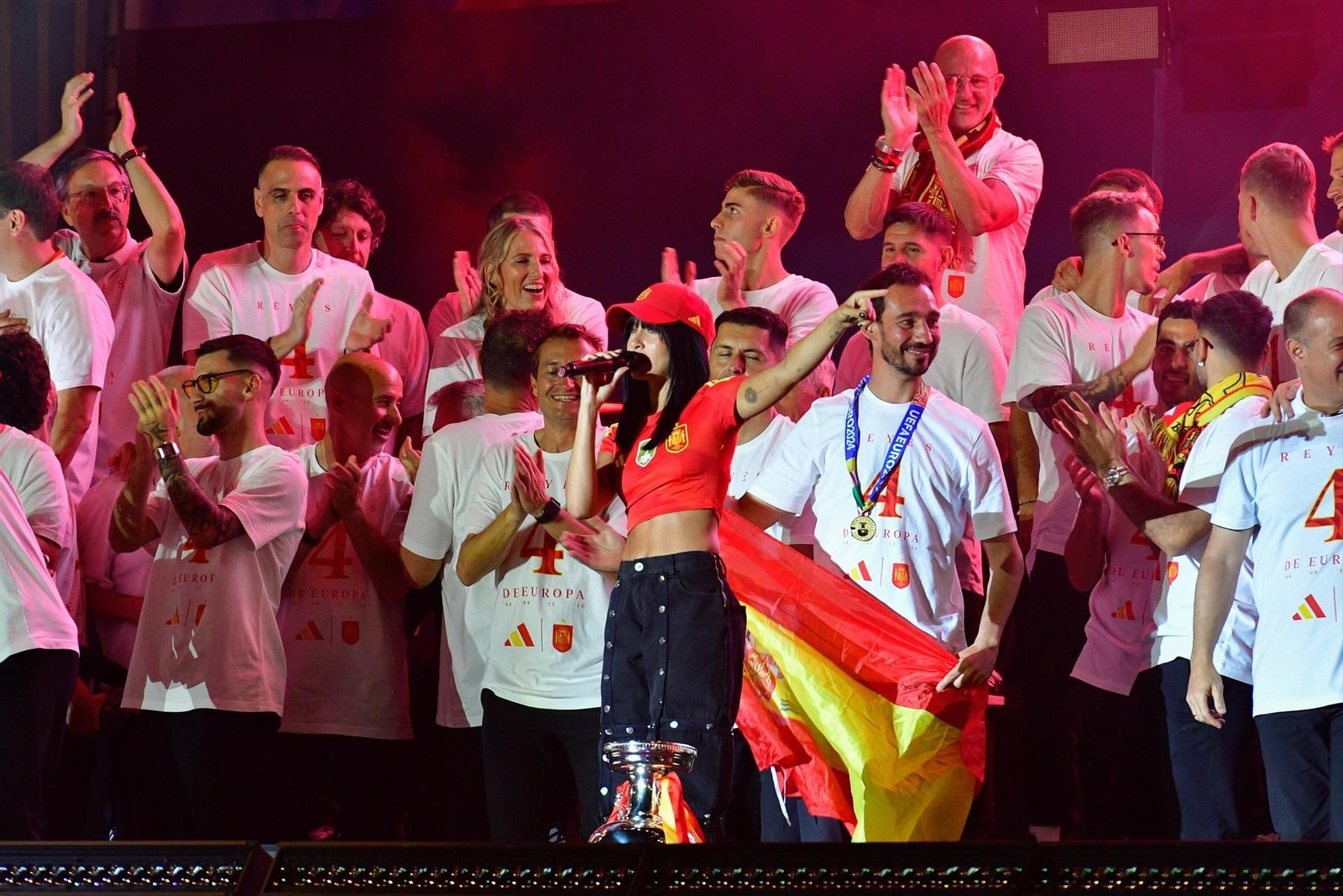 Aitana cantando en la celebración de la selección española por la Eurocopa de 2024.