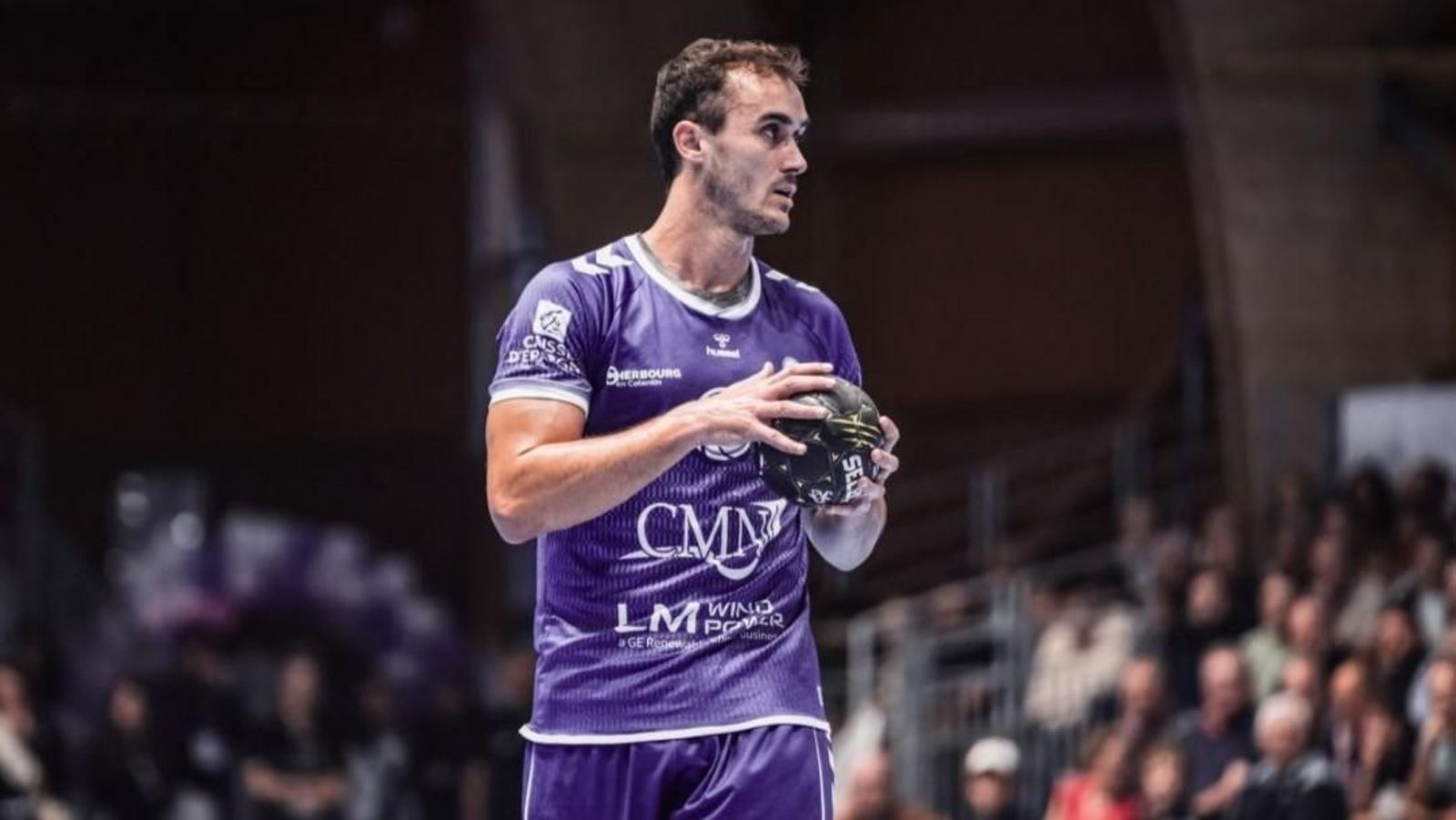 El lateral izquierdo vigués Víctor Rodríguez, en un partido con el Cherburgo francés.
