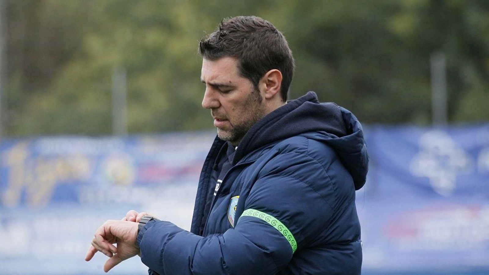 El entrenador del Barbadás, Moncho Salgado, en el campo de Os Carrís.