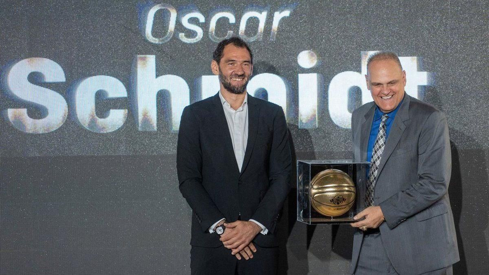 Jorge Garbajosa y Oscar Schmidt en la gala Hall of Fame 2022.