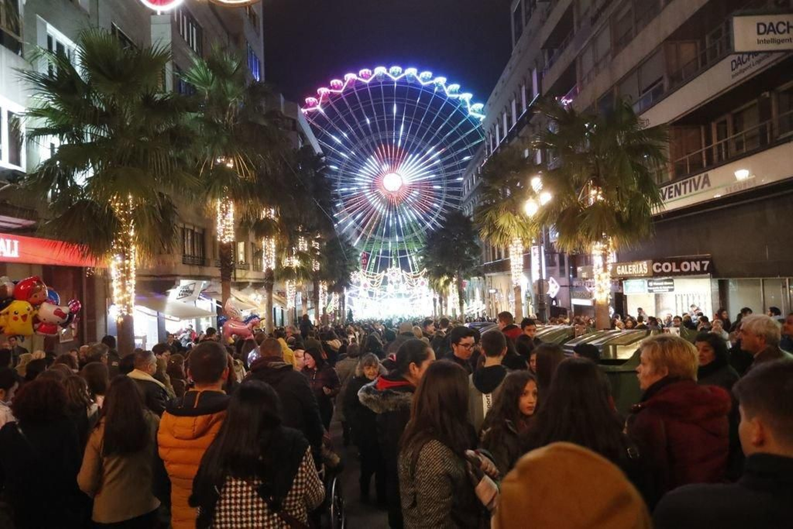 Los turistas invaden Vigo en el Puente137