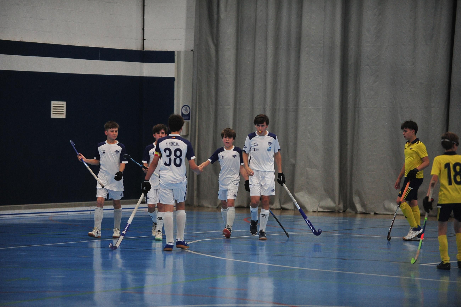 Galería | El hockey sala ourensano infantil brilla en casa