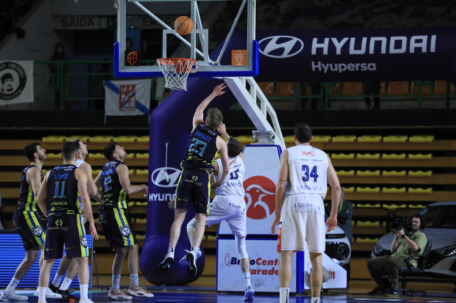 Galería | El Pazo, a reventar para el derbi COB-Obradoiro