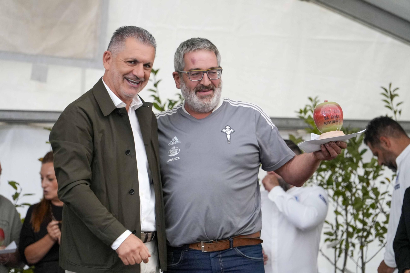 Galería | La Festa da Sidra triunfa en Bembrive con 1.000 litros repartidos