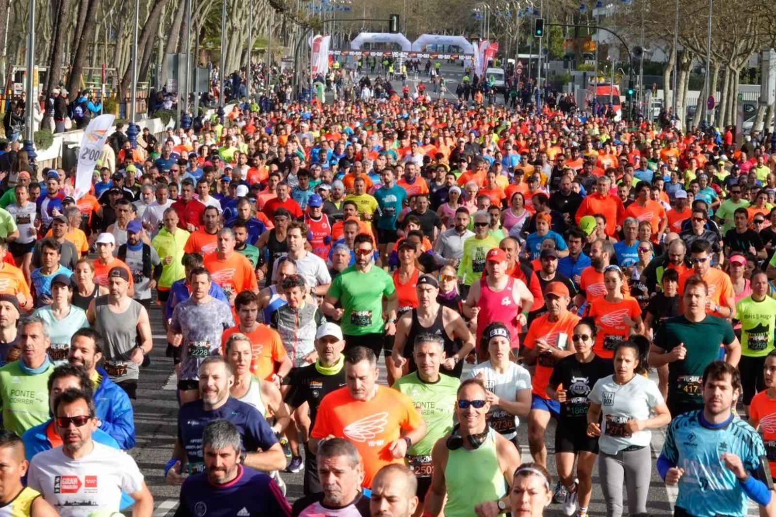 La Vig-Bay sufrió un descenso de participantes, pero rozó los 3.500 corredores en la línea de llegada.