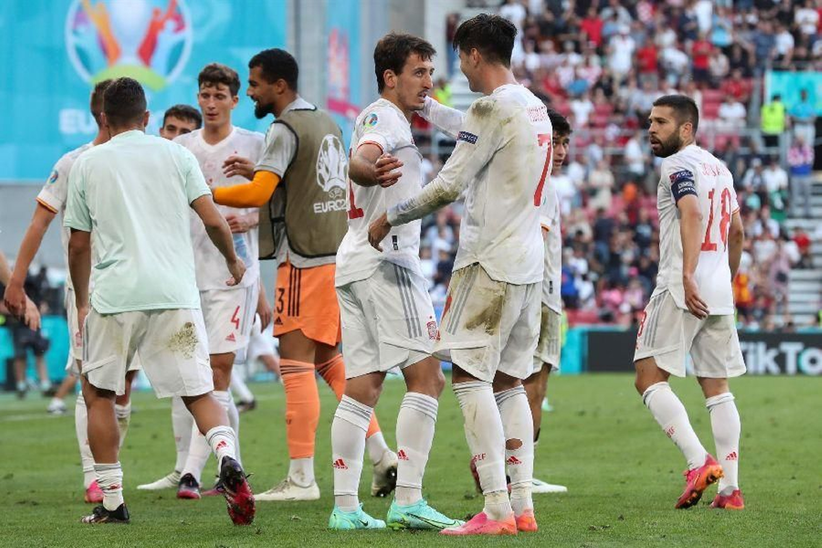 España sufre en su pase a cuartos 27