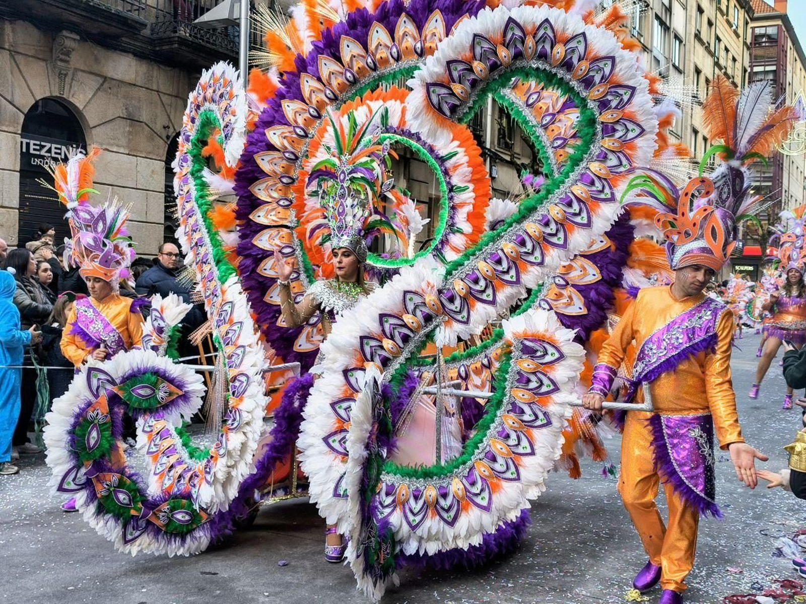 Galería | Pontevedra brilla con el multitudinario desfile del Entroido 2026