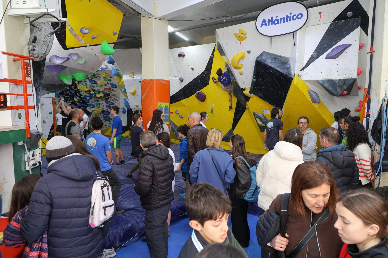 Galería | Unas 60 personas participan el Open de Escalada Búlder de +Deporte Atlántico