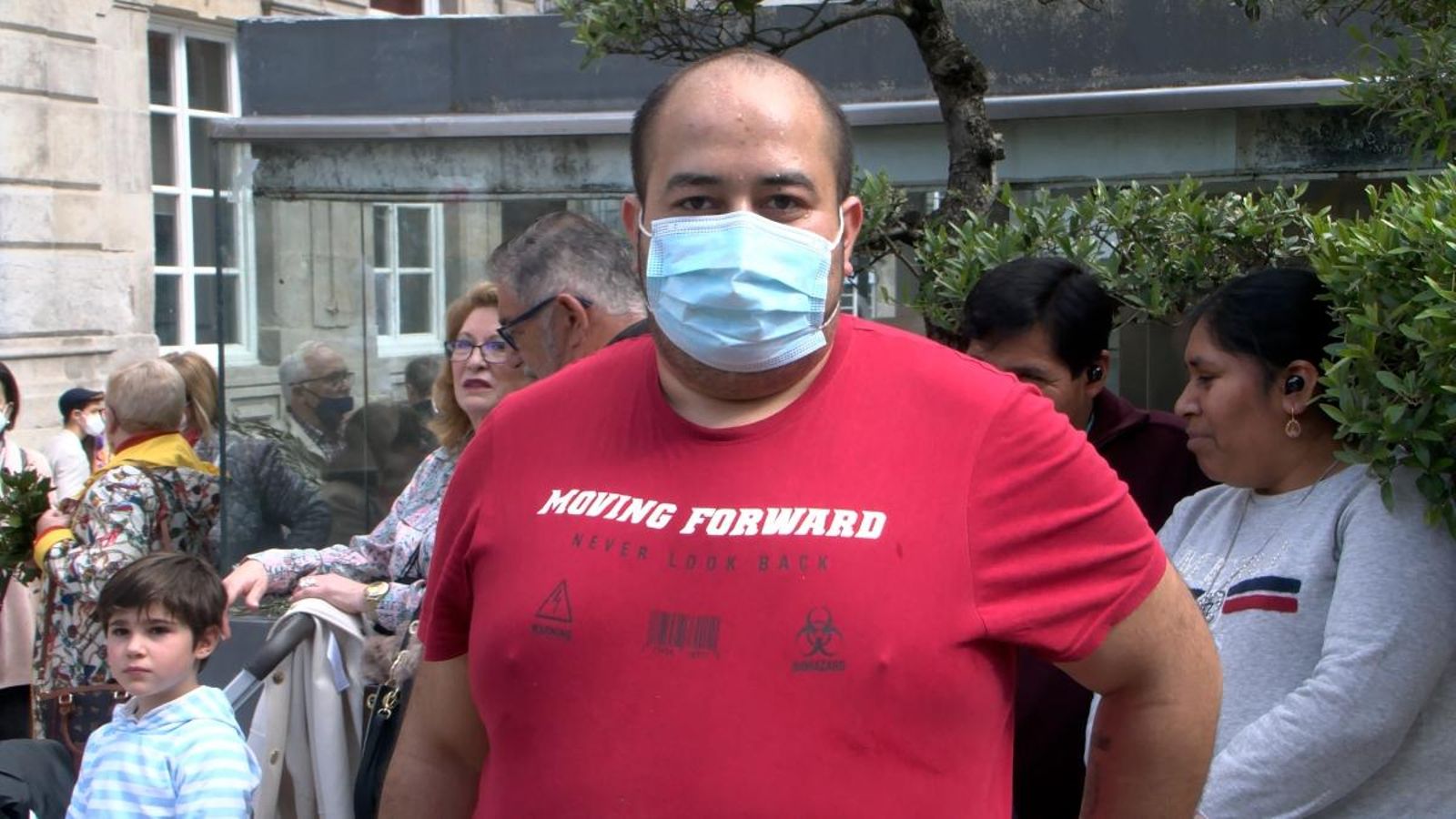 ADRIÁN, VENDEDOR DE RAMOS