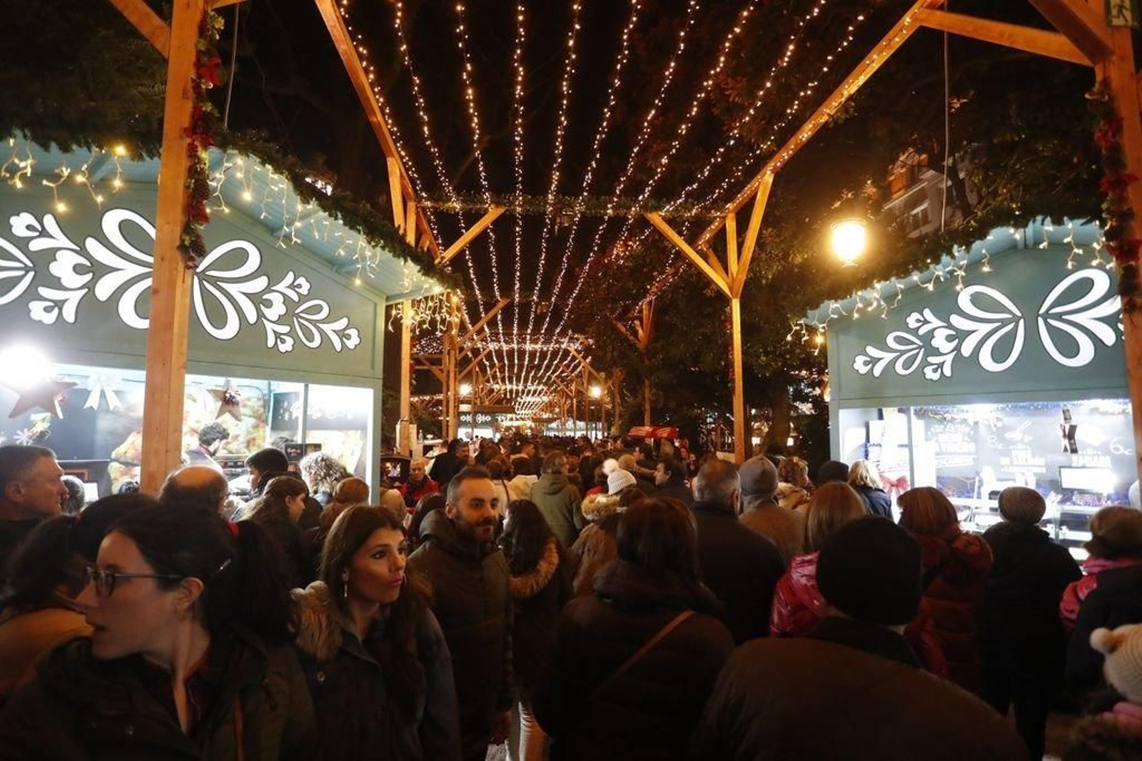 Los turistas invaden Vigo en el Puente112