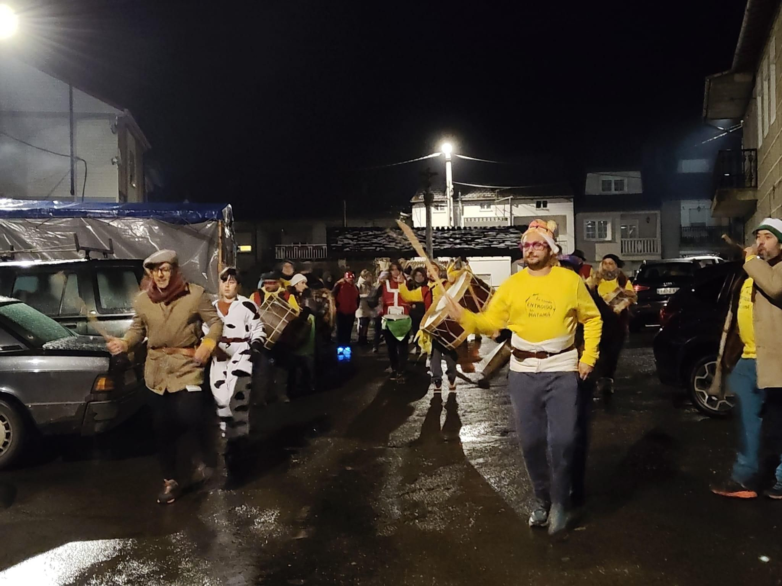 Galería | Matamá arranca su Entroido bajo lluvia