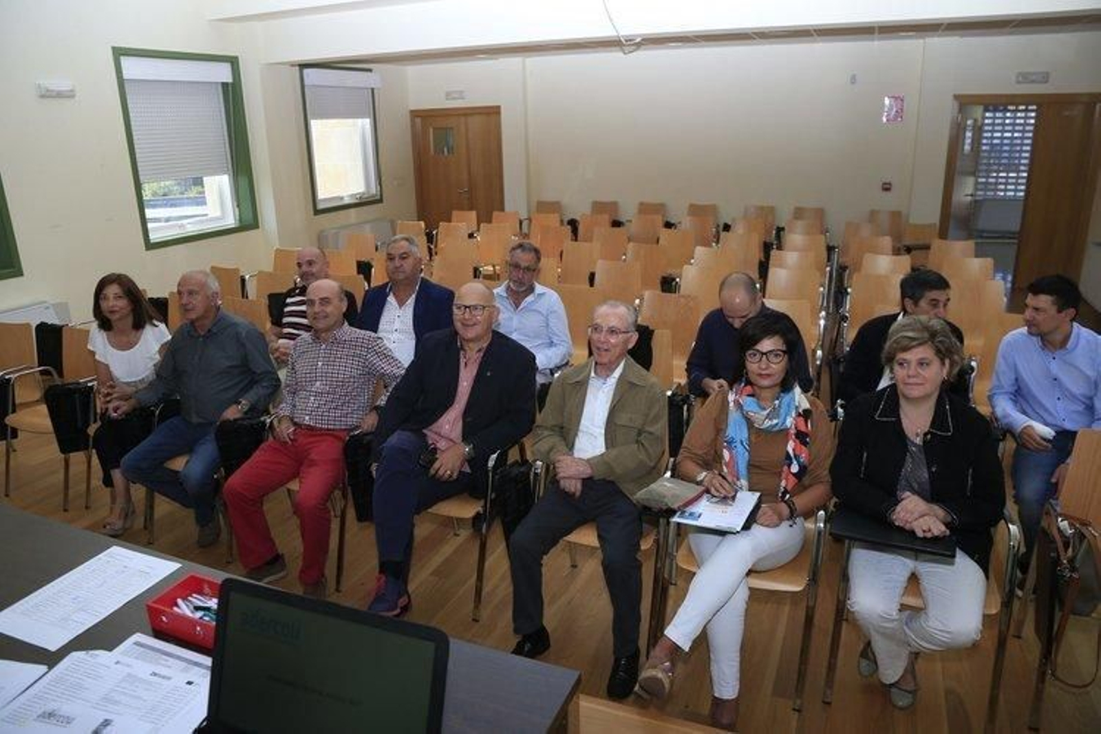 Reunión de la junta directiva de la Adercou, ayer en el Centro de Transfronteirizo de Barbadás.