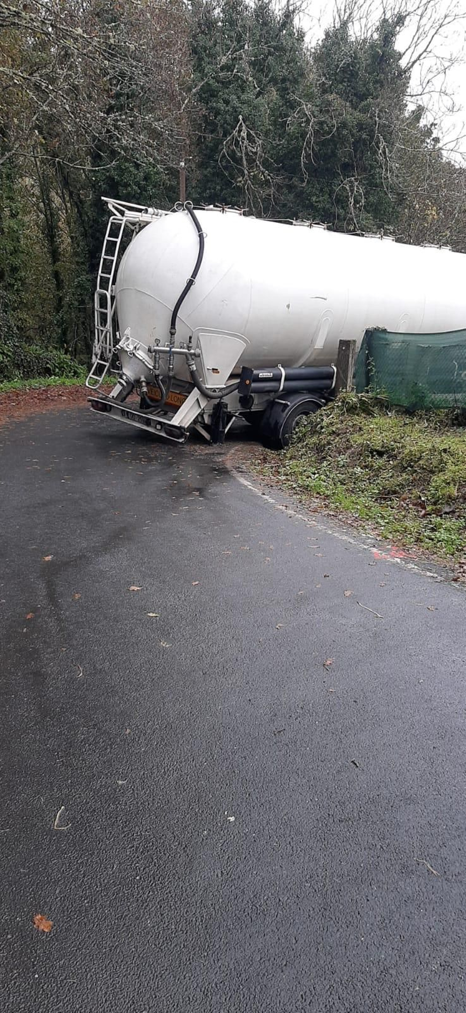 Camión atascado en Rivela