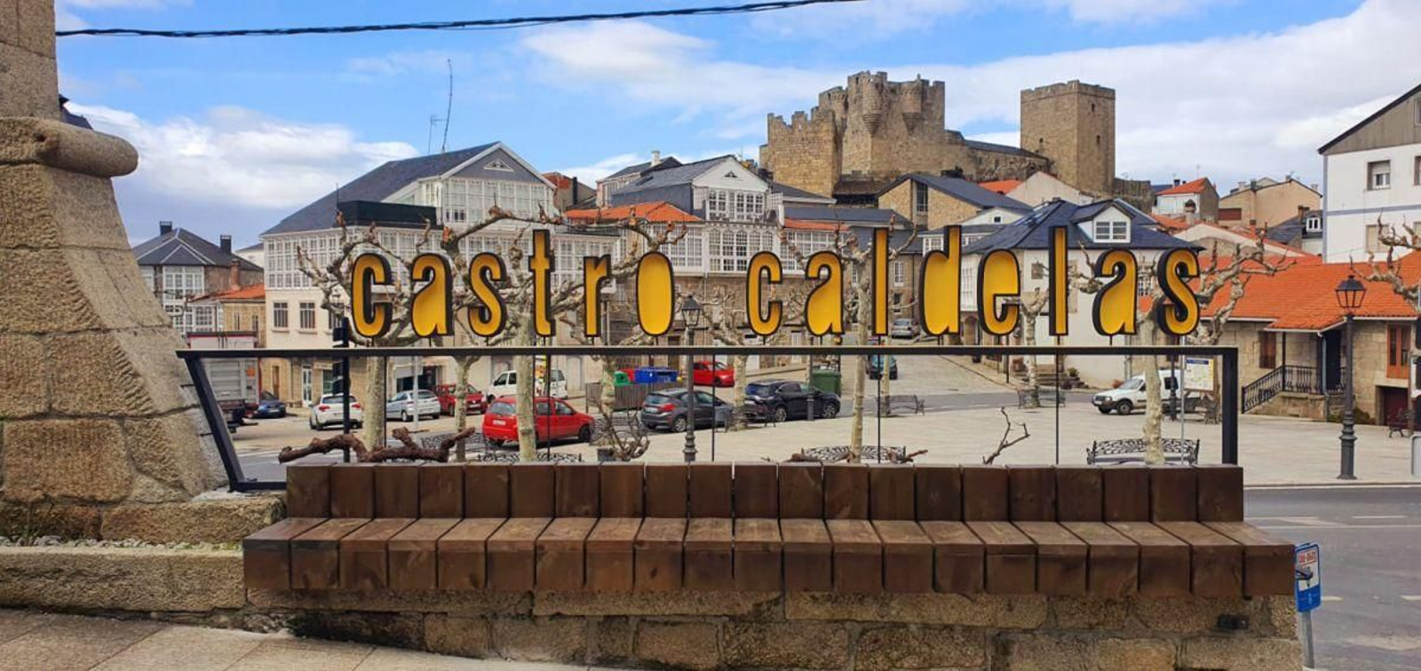 Banco mirador del concello de Castro Caldelas.