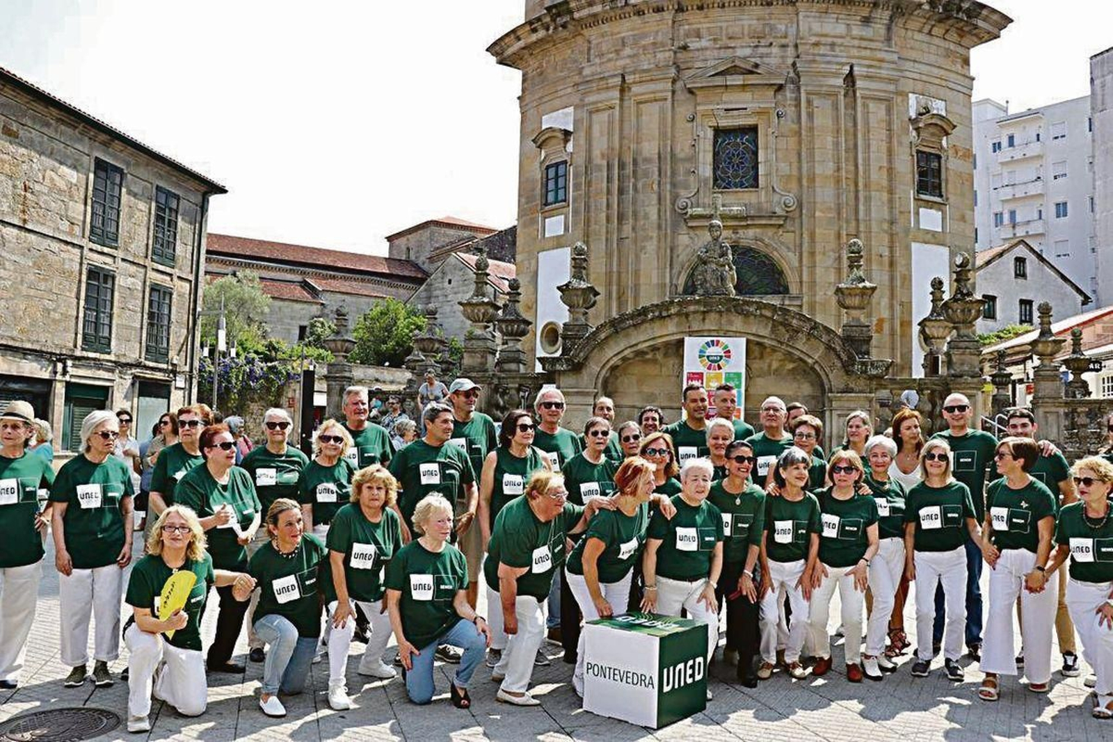 Estudiantes de UNED Sénior, durante una visita cultural a la ciudad de Pontevedra.