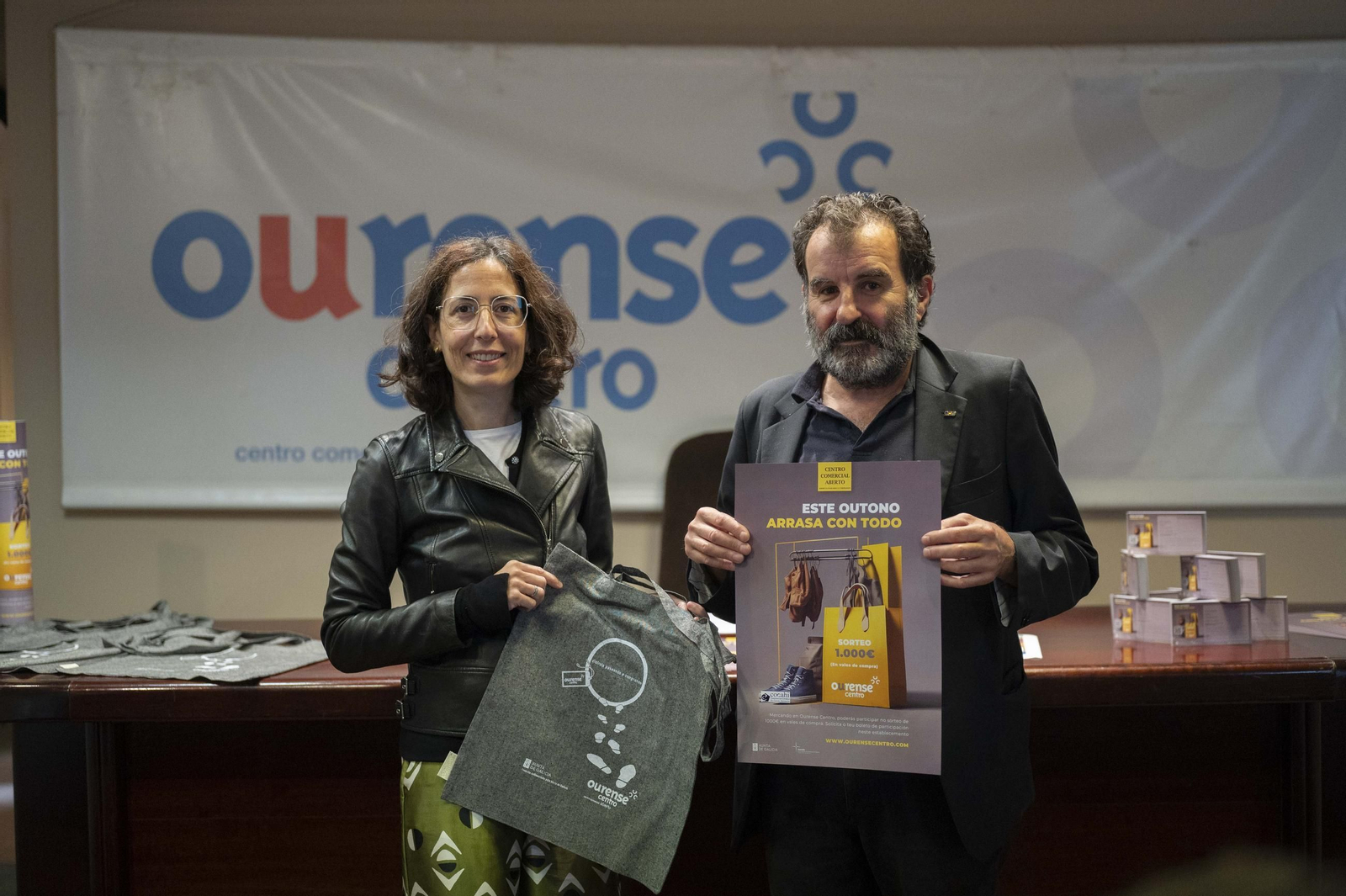 Lorena Tato, gerente del CCA Ourense Centro, y el presidente Luis Ribera.