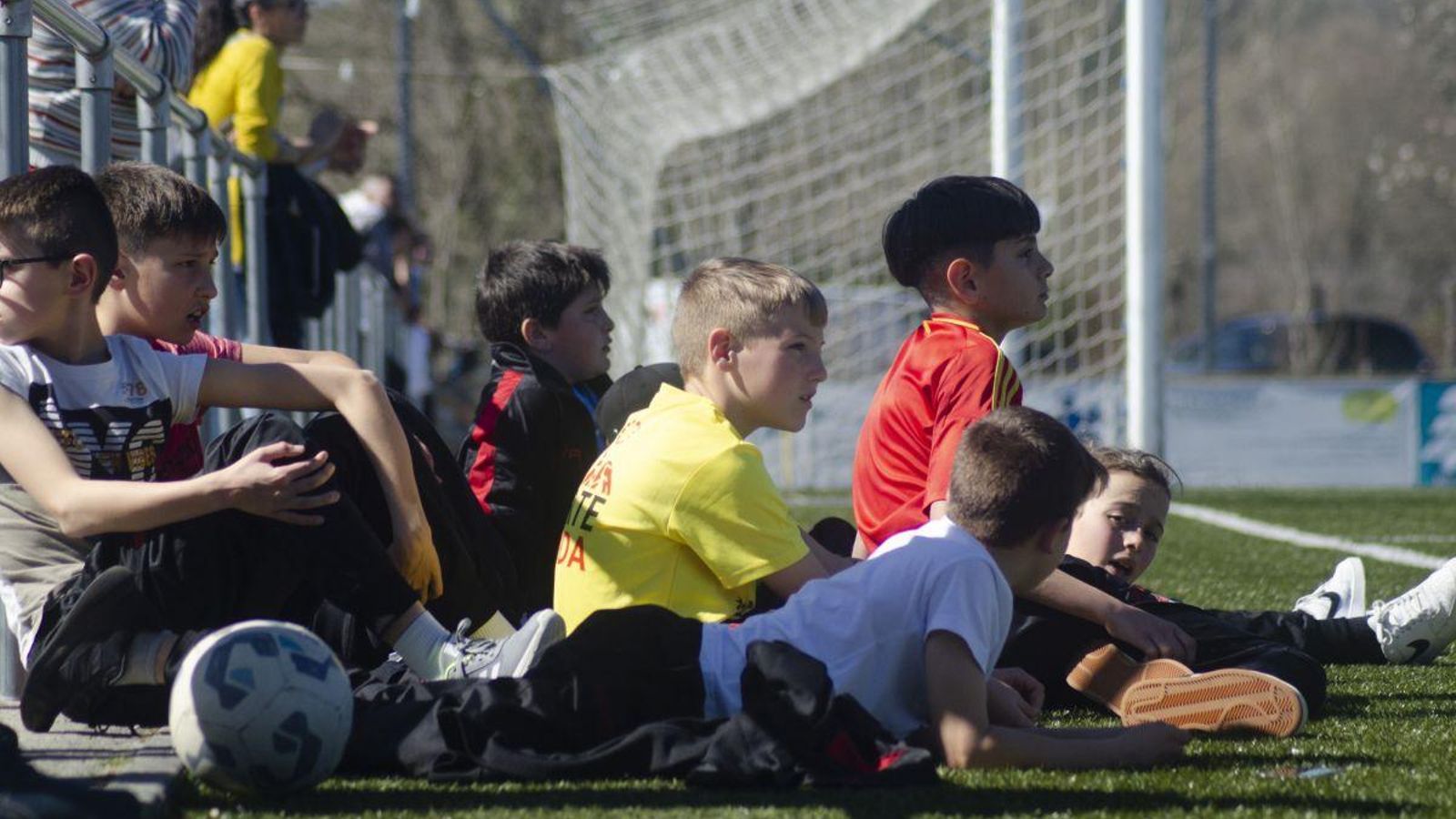 Los más pequeños no se quisieron perder ni un solo detalle del partido