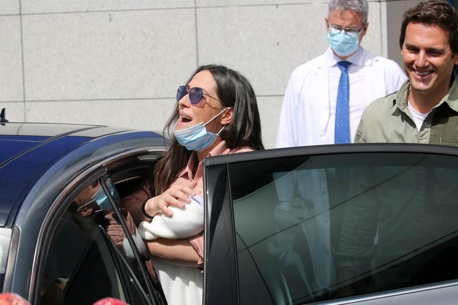 Malú y Albert Rivera reciben el alta médica tras el nacimiento de su hija Lucía 6