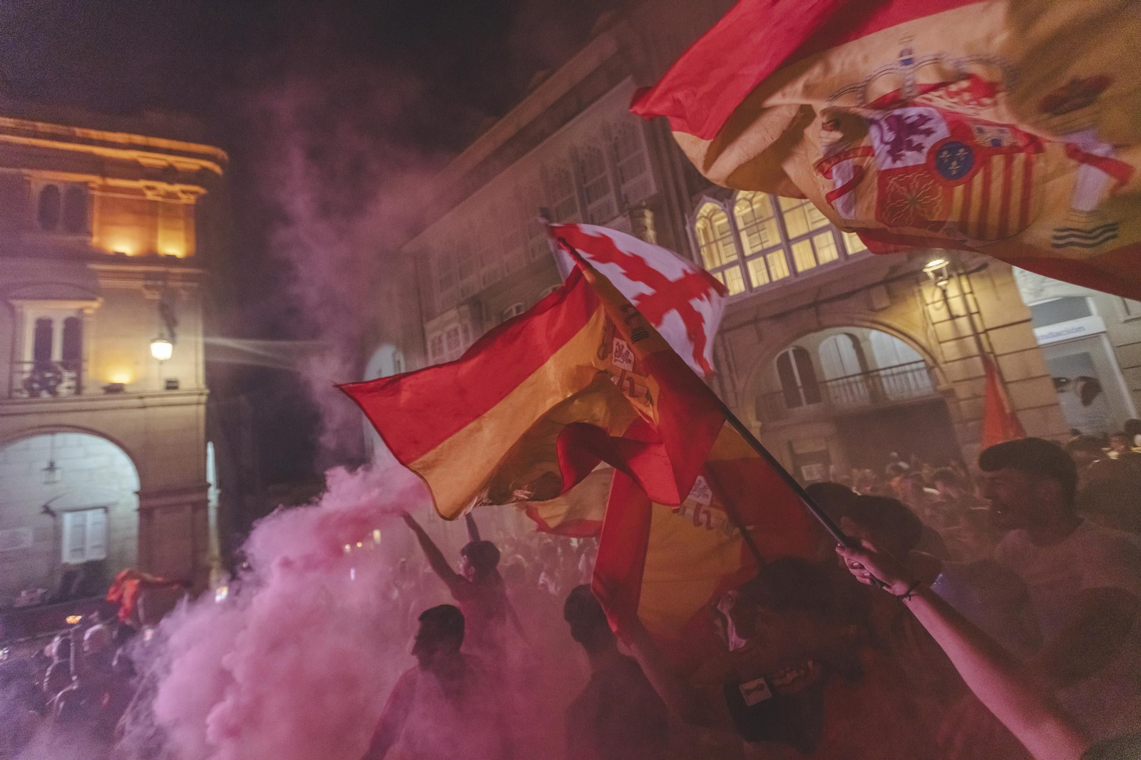Galería | Camisetas, banderas y las calles de Ourense llenas de emoción por ver a España jugar los cuartos de final, en fotos