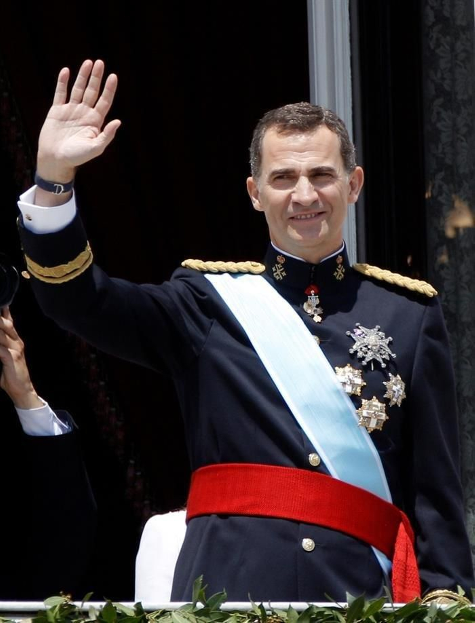 El Rey Felipe VI, en el balcón central del Palacio Real