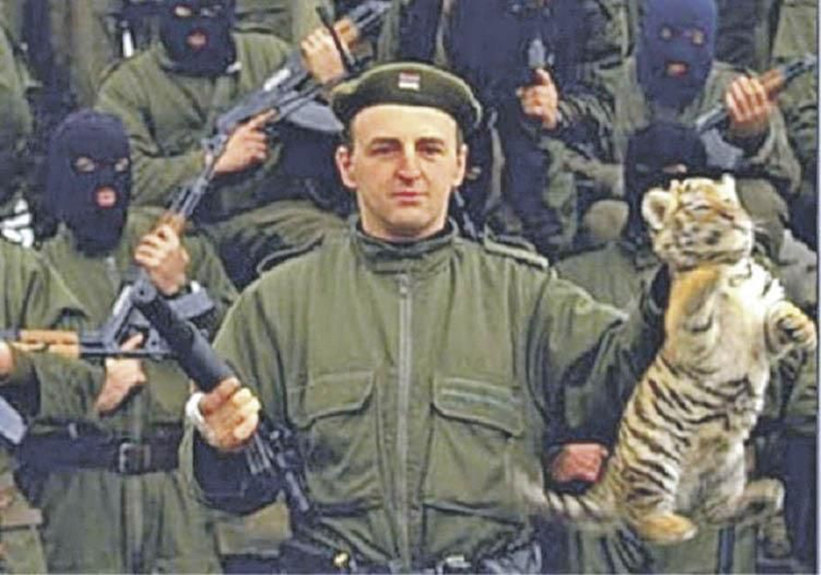 Fan del Estrella Roja y asesino en la guerra. Zeljko Raznatovic, líder de los tigres de Arkan.