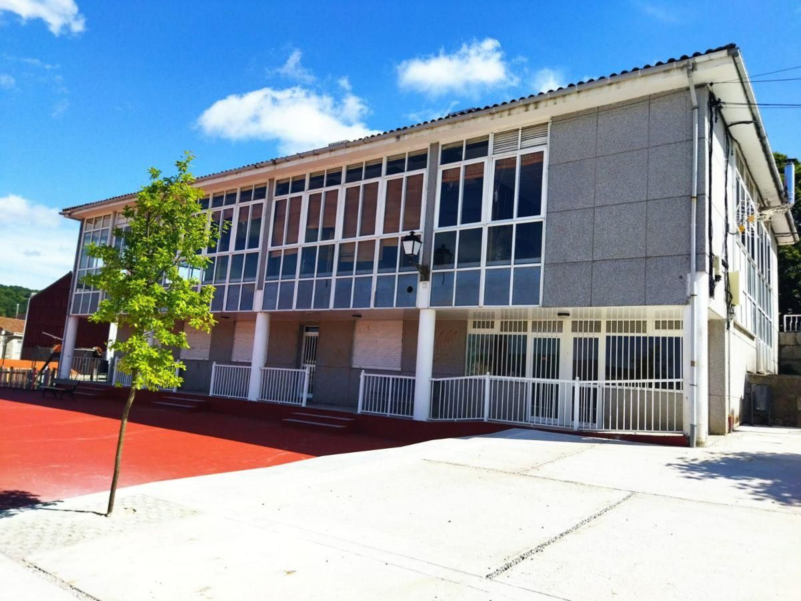 Edificio que alberga el Mercado do Xurés banduense.