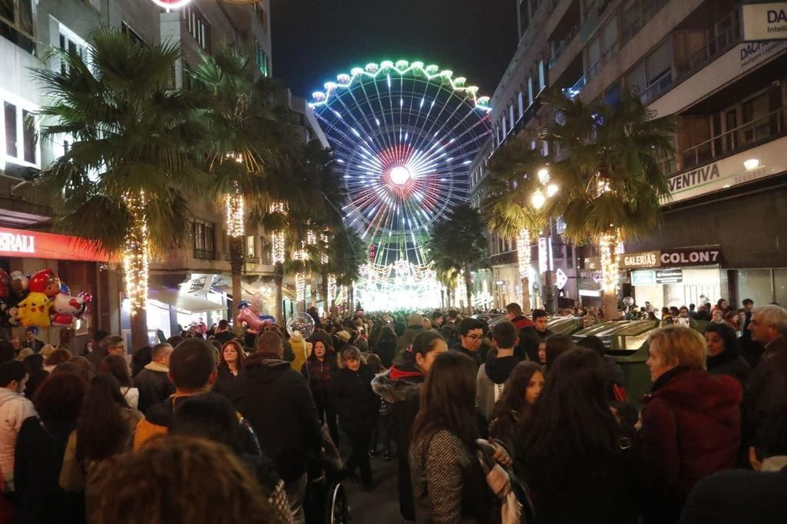 Los turistas invaden Vigo en el Puente142