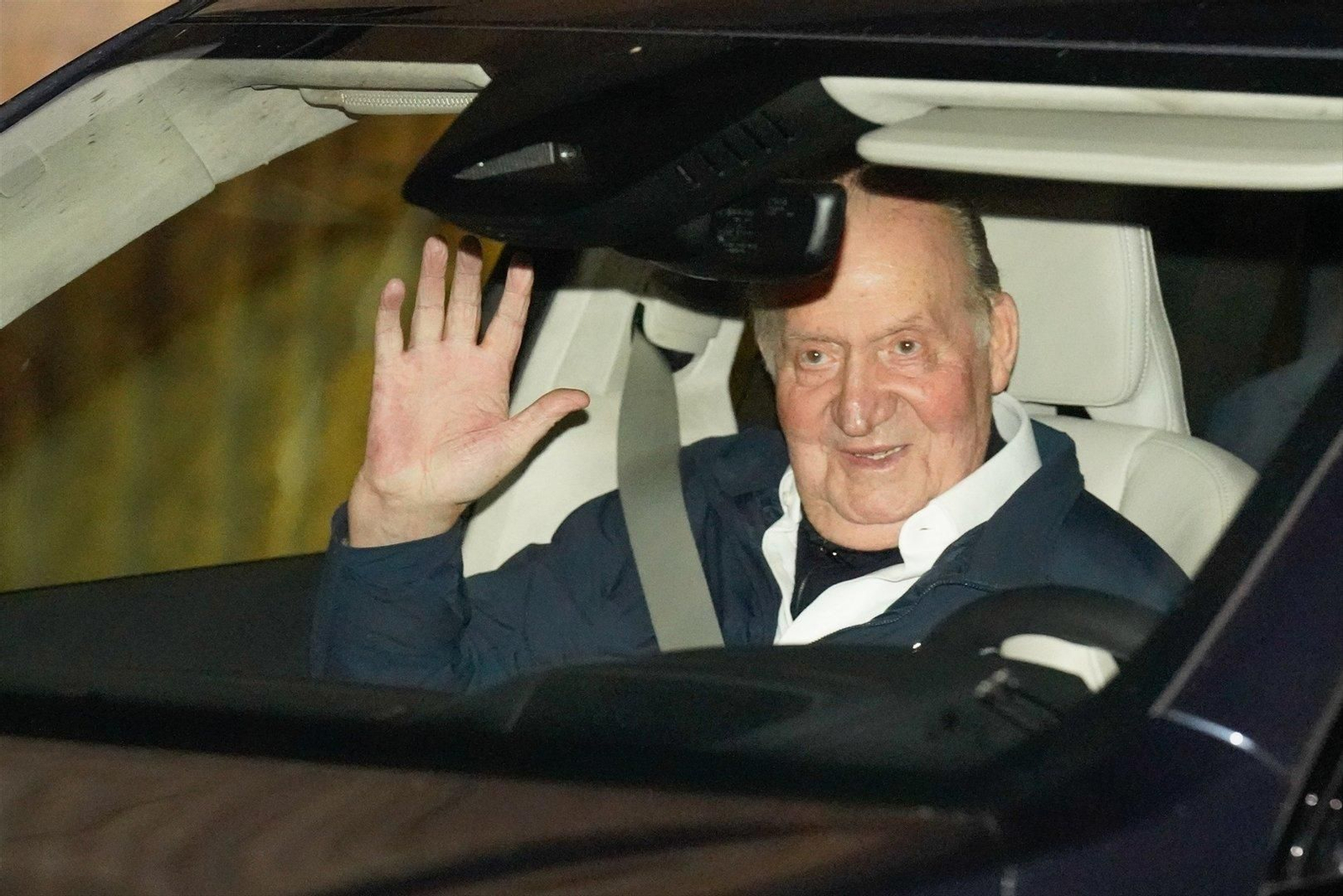 El Rey Juan Carlos sale del Real Club Náutico a 18 de mayo de 2024. // EP