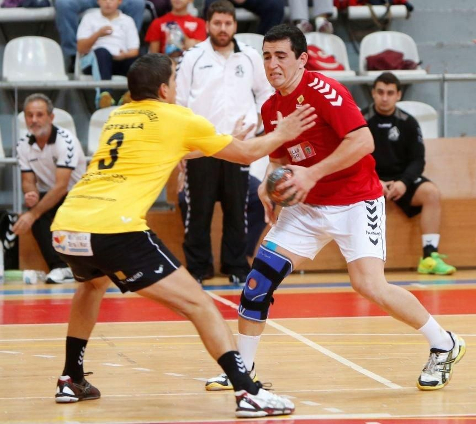 El internacional chileno Francisco Salazar, durante un partido en el pabellón de As Travesas.