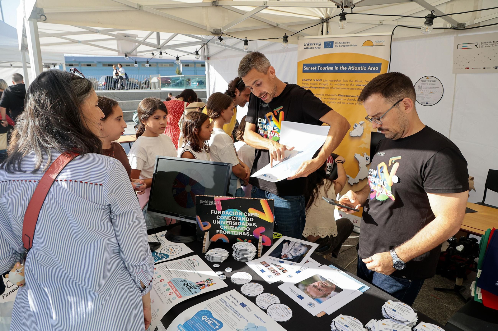 Galería | La feria G-Night toma el edificio Redeiras y el Berbés con sus talleres científicos