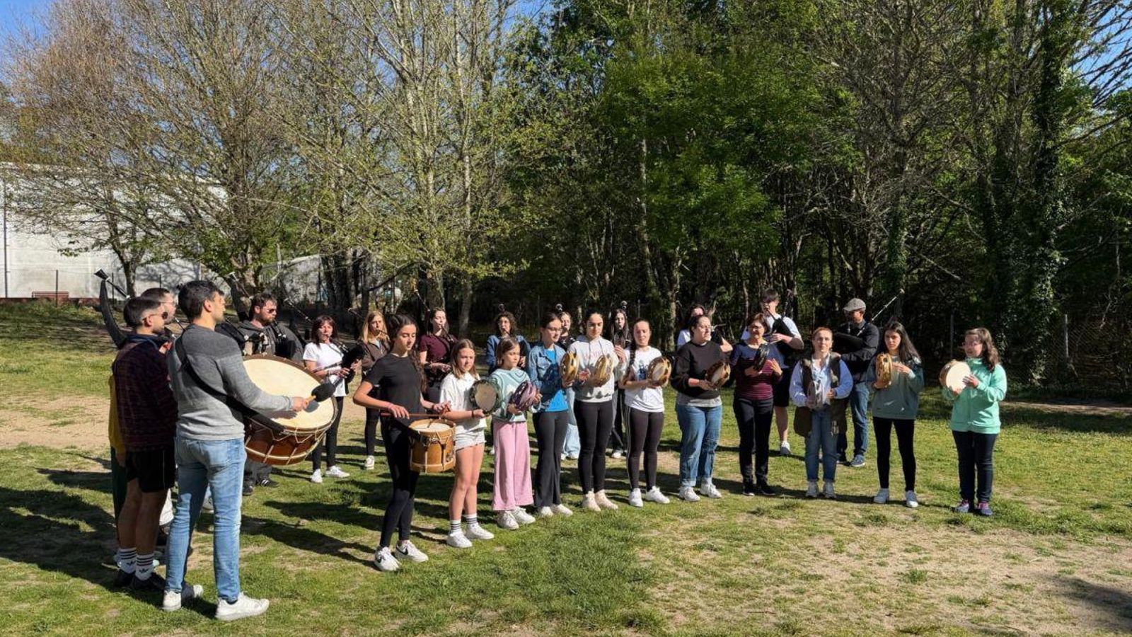 Durante un dos ensaios para a gala do 2 de maio no Carballiño.