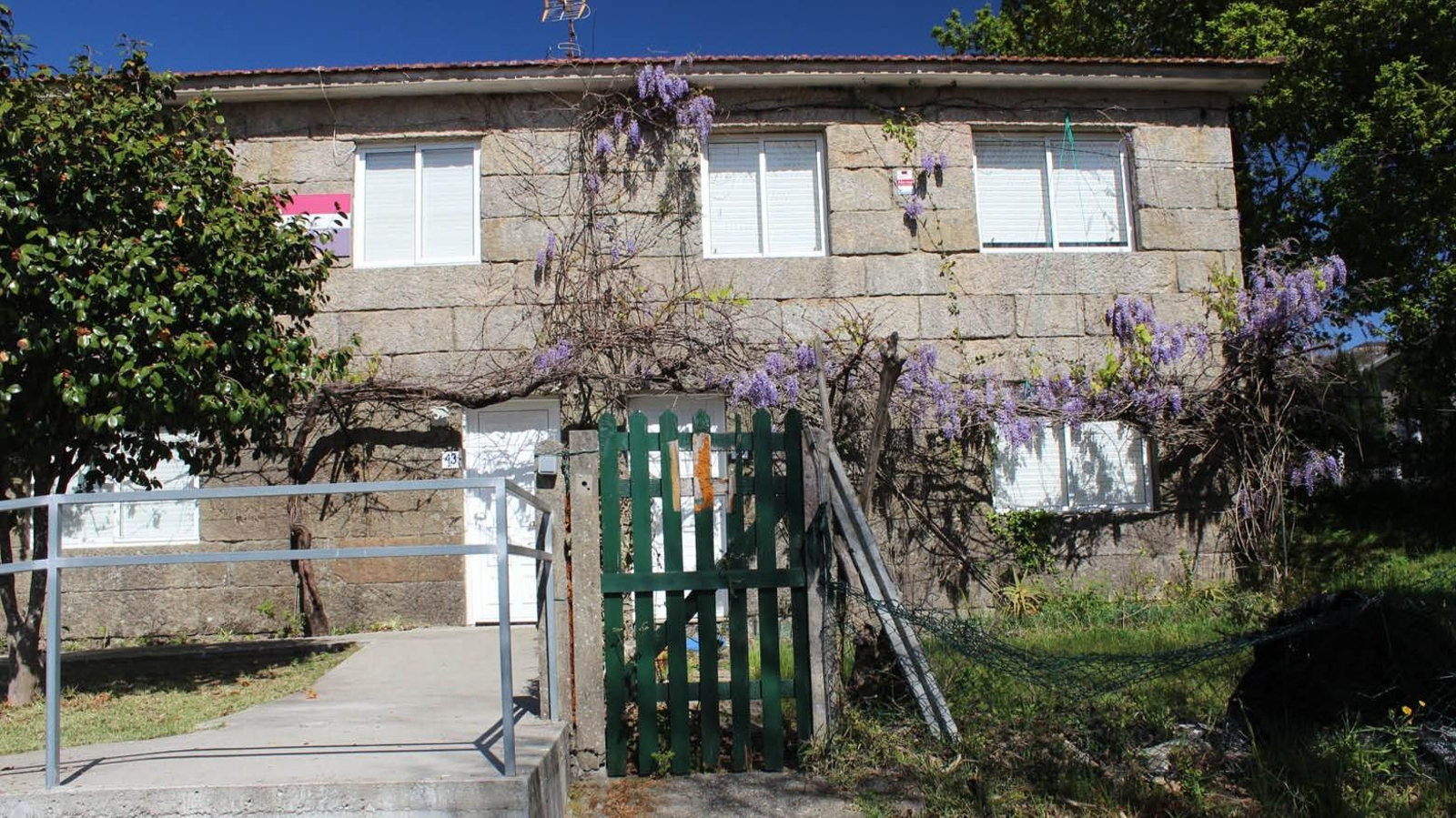 El Concello acreditó que el 45 de ‘las vivendas de los maestros’ en Balinfra está deshabitado.