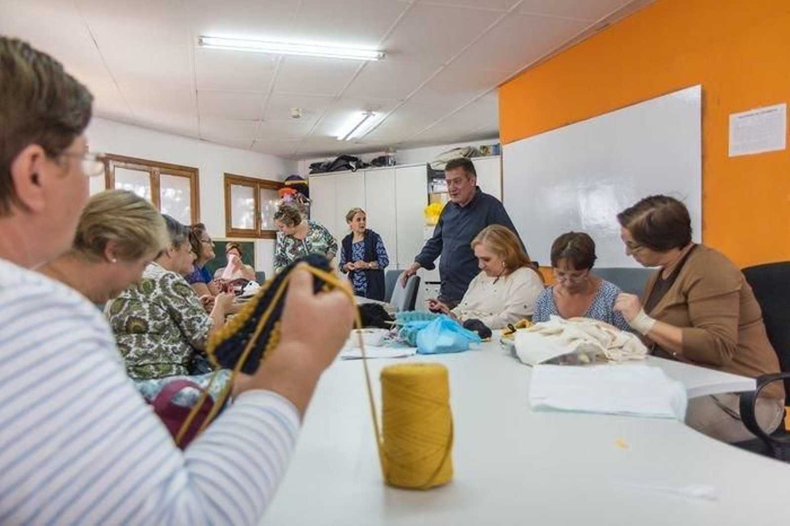 El edil José Luis Martín, en uno de los talleres que promueve la Concejalía de Benestar Social.