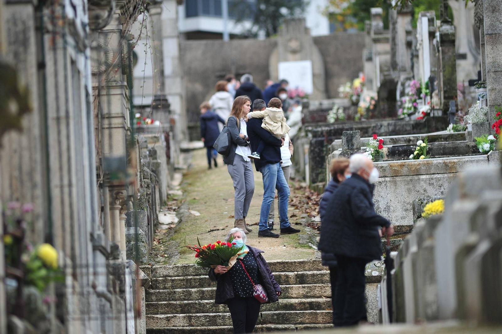 Poca afluencia este domingo al cementerio de San Francisco José Paz