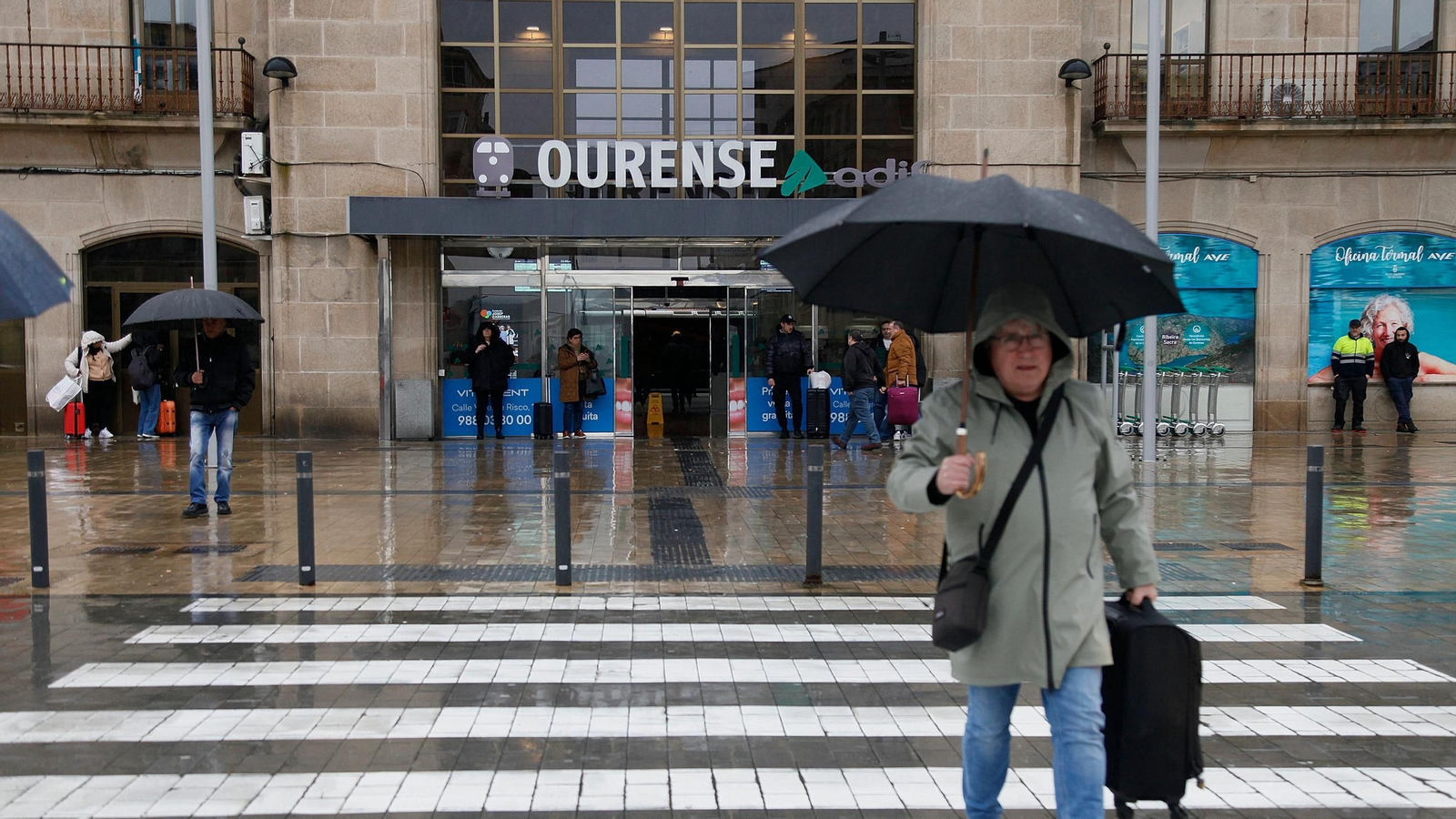 La estación intermodal de Ourense, este lunes durante el temporal.